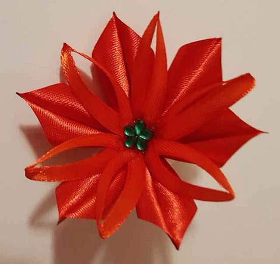 Lucy: kwiaty ze wstążki &ndash; tutorial